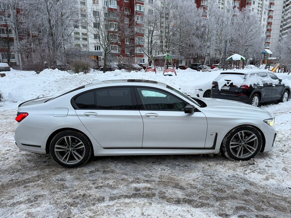 2020 BMW 7 серии 730i VI (G11/G12) Рестайлинг, белый, 4700000 рублей - вид 4