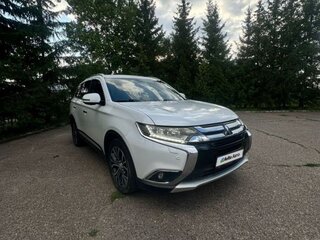2018 Mitsubishi Outlander III Рестайлинг 3, белый, 2000000 рублей, вид 1