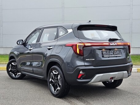 2026 Kia Seltos I Рестайлинг, серый, 2070034 рублей, вид 3