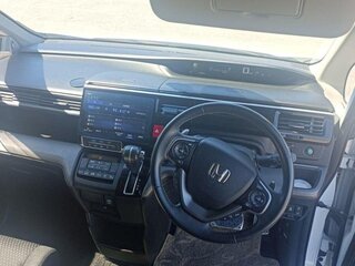 2021 Honda Stepwgn Spada V Рестайлинг, белый, 1960000 рублей, вид 5