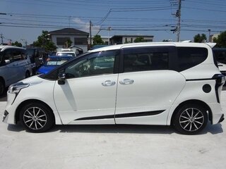 2022 Toyota Sienta II Рестайлинг, белый, 1750000 рублей, вид 5