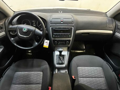 2012 Skoda Octavia II (A5) Рестайлинг, белый, 650000 рублей, вид 5