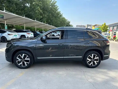 2023 Volkswagen Tayron I Рестайлинг, чёрный, 2130000 рублей, вид 4