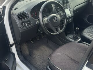 2017 Volkswagen Polo V Рестайлинг, белый, 700000 рублей, вид 5