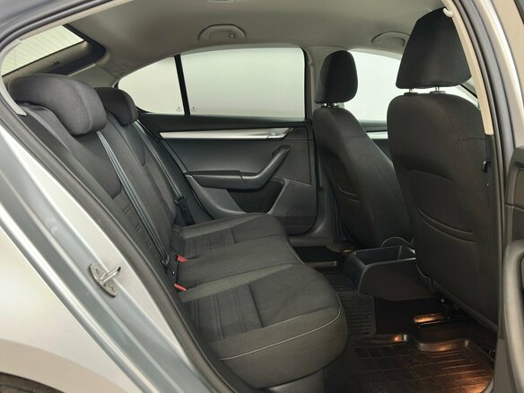 2017 Skoda Octavia III (A7) Рестайлинг, серебристый, 1549000 рублей - вид 11
