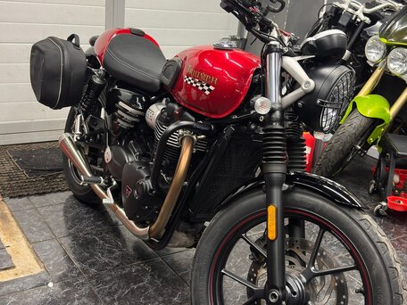 2019 Triumph Street Twin, красный, 700000 рублей, вид 2