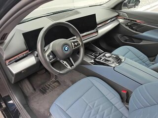 2025 BMW i5 Long eDrive40L, фиолетовый, 7590000 рублей, вид 3