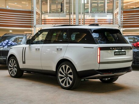 2026 Land Rover Range Rover P400 MHEV V, белый, 20090000 рублей, вид 4