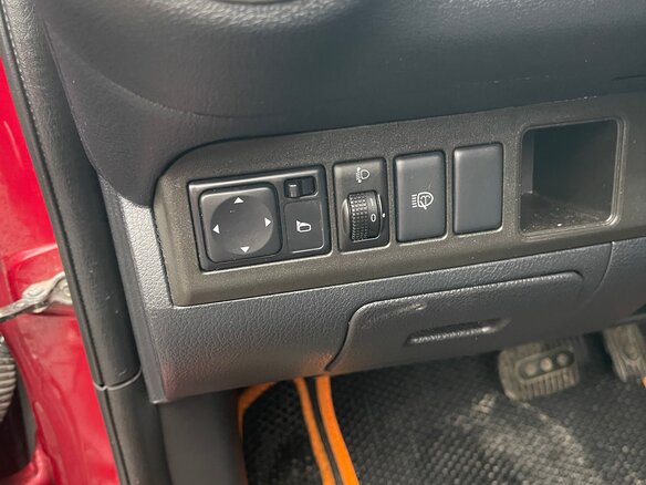 2012 Nissan Note I Рестайлинг, красный, 600000 рублей - вид 7