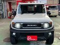 2023 Suzuki Jimny Sierra IV, белый, 1420010 рублей - вид 2