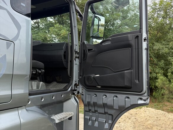 2023 Sinotruk Sitrak C7H, серый - вид 12