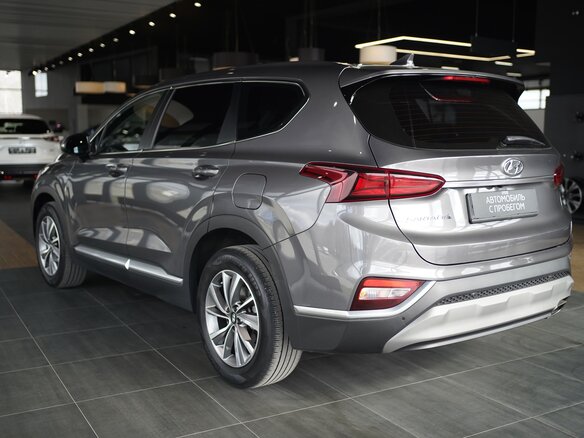 2020 Hyundai Santa Fe IV, серый, 2920000 рублей - вид 4