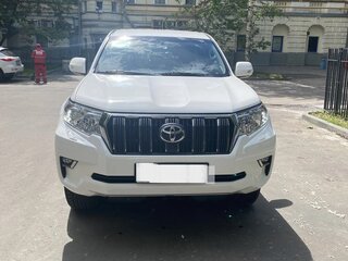 2018 Toyota Land Cruiser Prado 150 Series Рестайлинг 2, белый, 4900000 рублей, вид 2