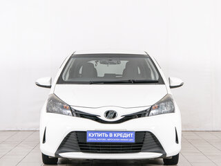 2016 Toyota Vitz III (XP130) Рестайлинг, белый, 929000 рублей, вид 2