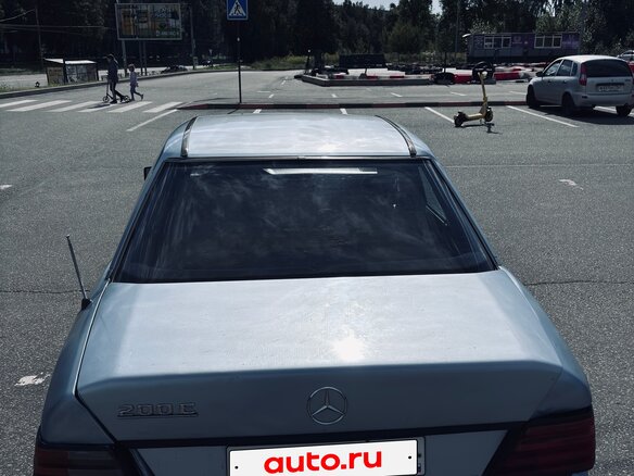 1991 Mercedes-Benz W124 200, синий - вид 5