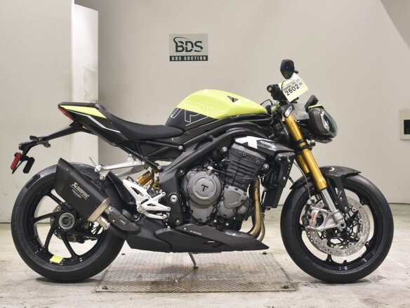 2026 Triumph Speed Triple, золотистый, 2000000 рублей