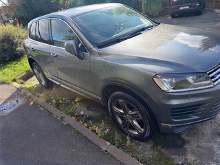 2015 Volkswagen Touareg II Рестайлинг, серый, 3850000 рублей, вид 2