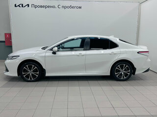 2018 Toyota Camry VIII (XV70), белый, 2030000 рублей, вид 2