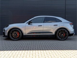 2026 Porsche Macan Turbo II, серый, 18749000 рублей, вид 2