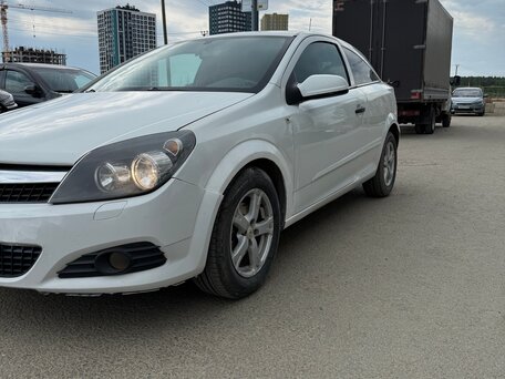 2009 Opel Astra GTC H Рестайлинг, белый, 335000 рублей, вид 3