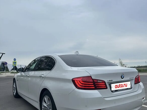 2013 BMW 5 серии 528i xDrive VI (F10/F11/F07) Рестайлинг, белый, 1790000 рублей - вид 6