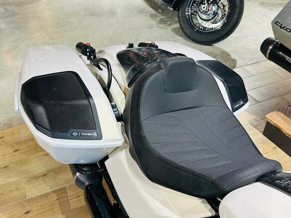 2024 Harley-Davidson CVO Road Glide ST, белый, 4900000 рублей - вид 6