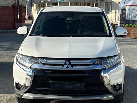 2015 Mitsubishi Outlander III Рестайлинг 2, белый, 1850000 рублей - вид 1