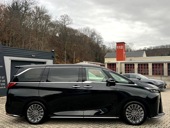 2026 Lexus LM 350h II, чёрный, 16200000 рублей - вид 5