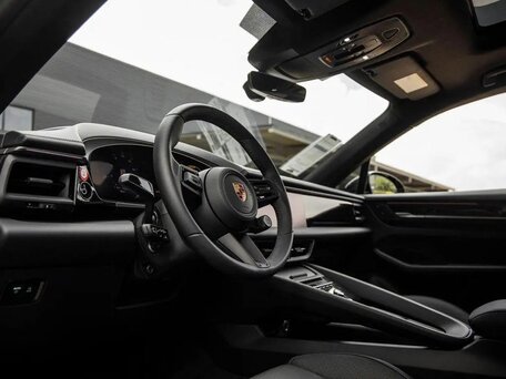 2025 Porsche Macan 4 II, чёрный, 11936863 рублей, вид 2