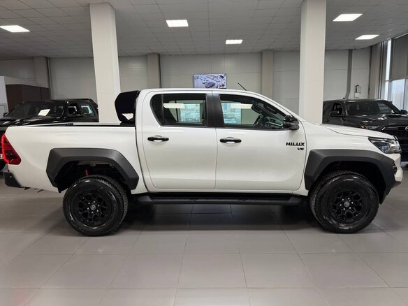 2025 Toyota Hilux VIII Рестайлинг 2, белый, 7290000 рублей - вид 5