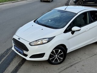 2015 Ford Fiesta Mk6 Рестайлинг, белый, 620000 рублей, вид 4