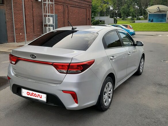 2017 Kia Rio IV, серебристый, 1380000 рублей - вид 4
