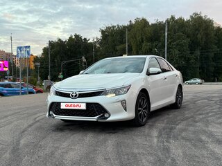 2017 Toyota Camry VII (XV50) Рестайлинг 2, белый, 1700000 рублей, вид 1