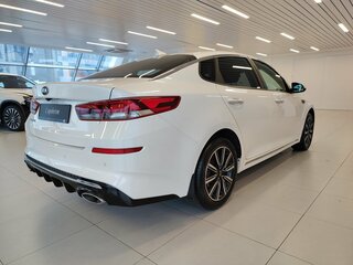 2019 Kia Optima IV Рестайлинг, белый, 1739000 рублей, вид 2