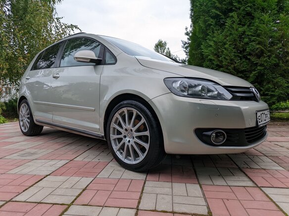 2012 Volkswagen Golf Plus II, серебристый, 848000 рублей - вид 1