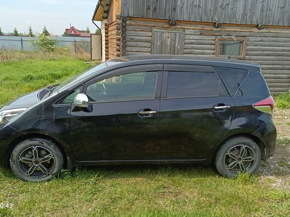 2015 Toyota Ractis II, чёрный, 800000 рублей - вид 3