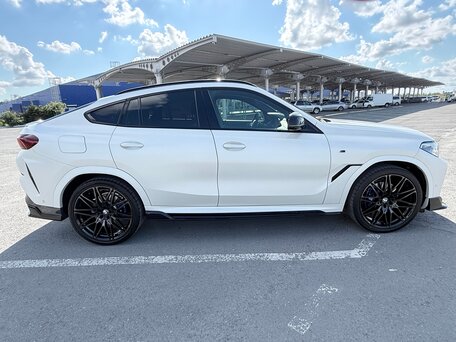 2021 BMW X6 40i III (G06), белый, вид 4