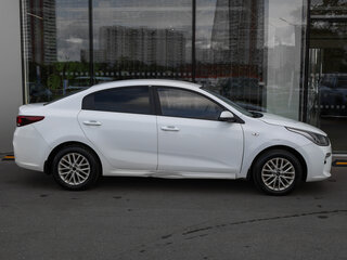 2018 Kia Rio IV, белый, 949000 рублей, вид 3