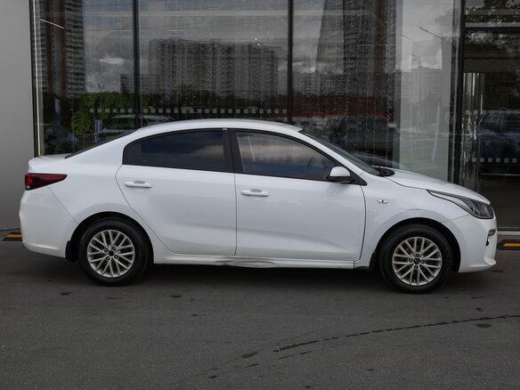 2018 Kia Rio IV, белый, 949000 рублей - вид 2