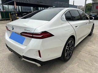 2024 BMW 5 серии Long 525Li VIII (G60/G61/G68), белый, 4657000 рублей, вид 3