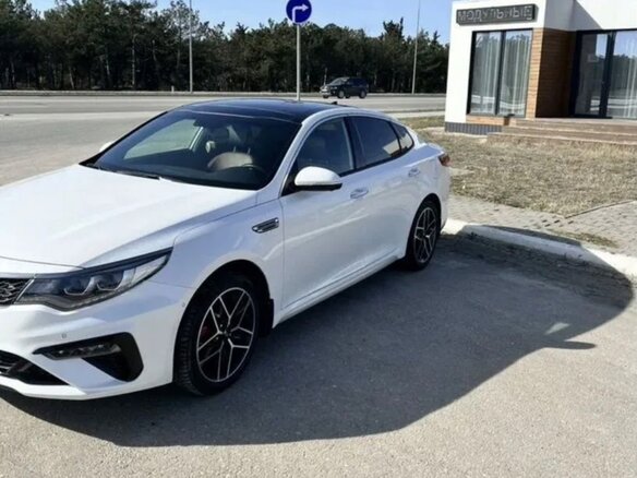 2018 Kia Optima IV Рестайлинг, белый, 2400000 рублей