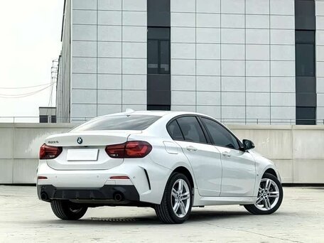 2023 BMW 1 серии 120i III (F52) Рестайлинг, белый, 1880000 рублей, вид 4