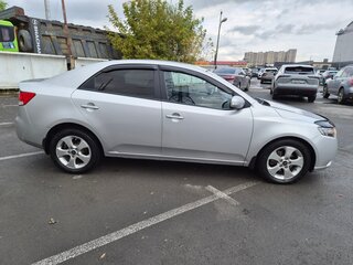 2009 Kia Cerato 4-speed II, серебристый, 700000 рублей, вид 3