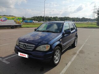 1998 Mercedes-Benz M-Класс 320 I (W163), синий, 350000 рублей, вид 1