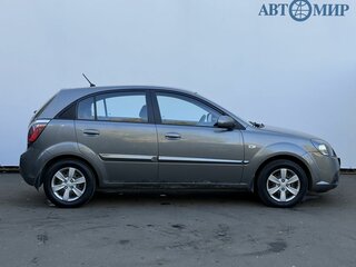 2011 Kia Rio II Рестайлинг, серебристый, 600000 рублей, вид 4