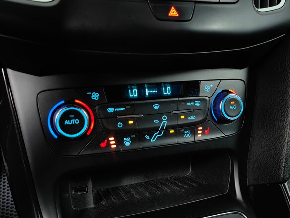 2017 Ford Focus III Рестайлинг, серый, 850000 рублей - вид 17