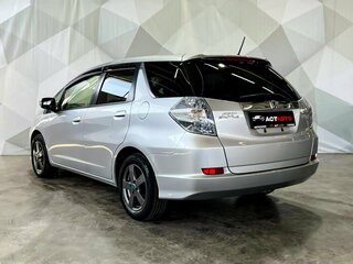 2013 Honda Fit Shuttle I Рестайлинг, серебристый, 699000 рублей, вид 4