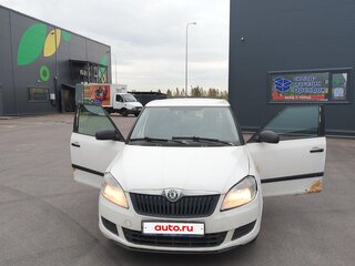 2012 Skoda Fabia II Рестайлинг, белый, 290000 рублей, вид 2