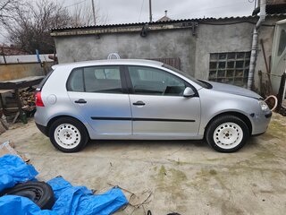 2004 Volkswagen Golf V, серебристый, 450000 рублей, вид 2