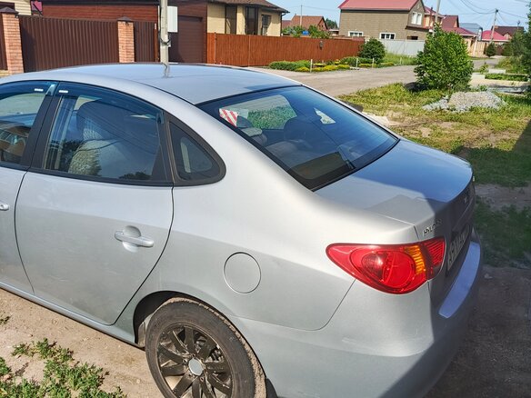 2011 Hyundai Elantra IV (HD), серебристый, 650000 рублей - вид 3